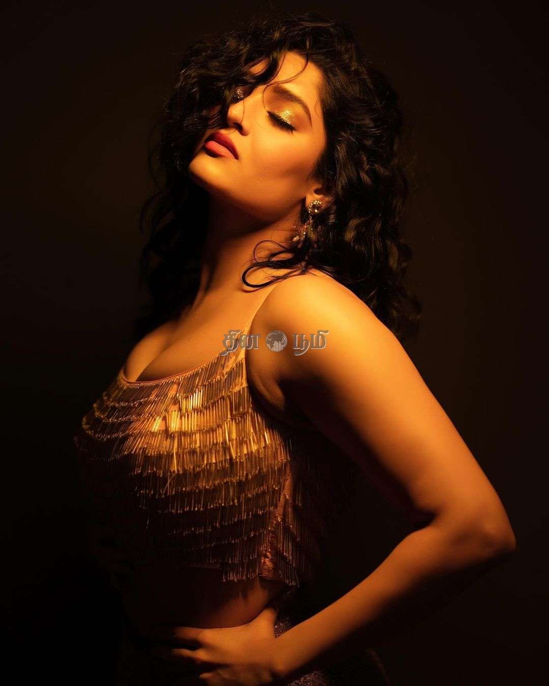 Ritika Singh (5)