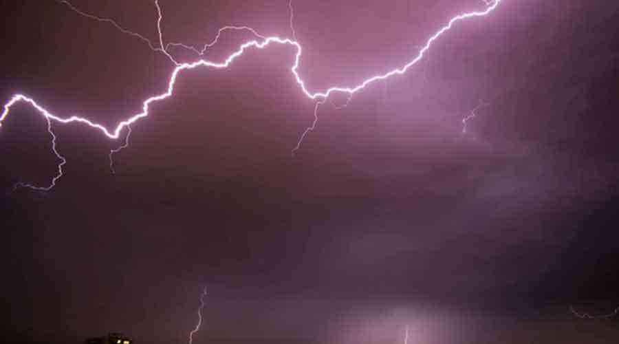 lightening-flash-2022-04-16