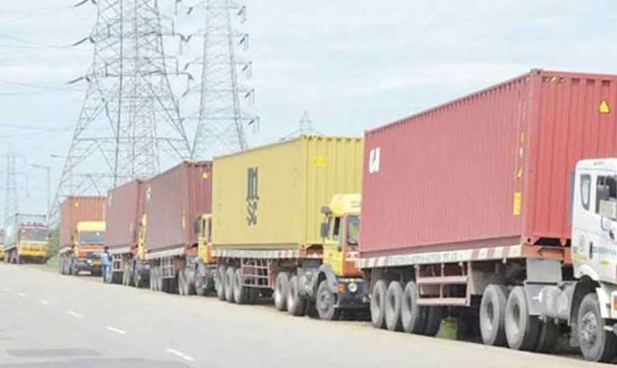 Container-lorry 2022-07-06