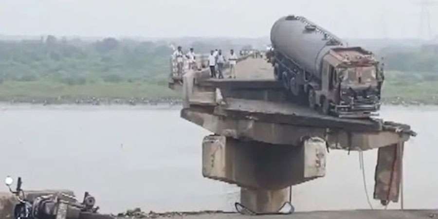 Gujarat-Bridge-2025-07-10