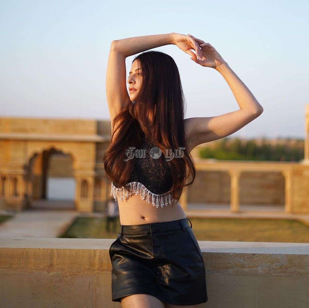 Vedhika-3