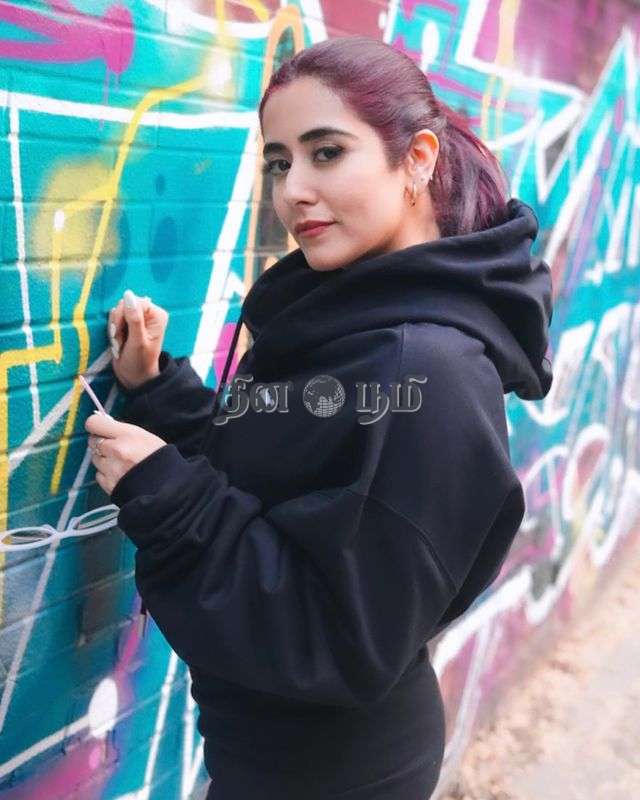 Jonita Gandhi-1