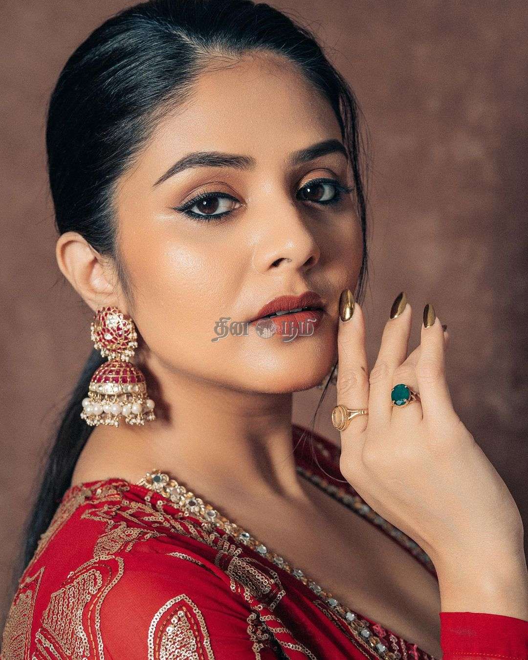 Sreemukhi-10