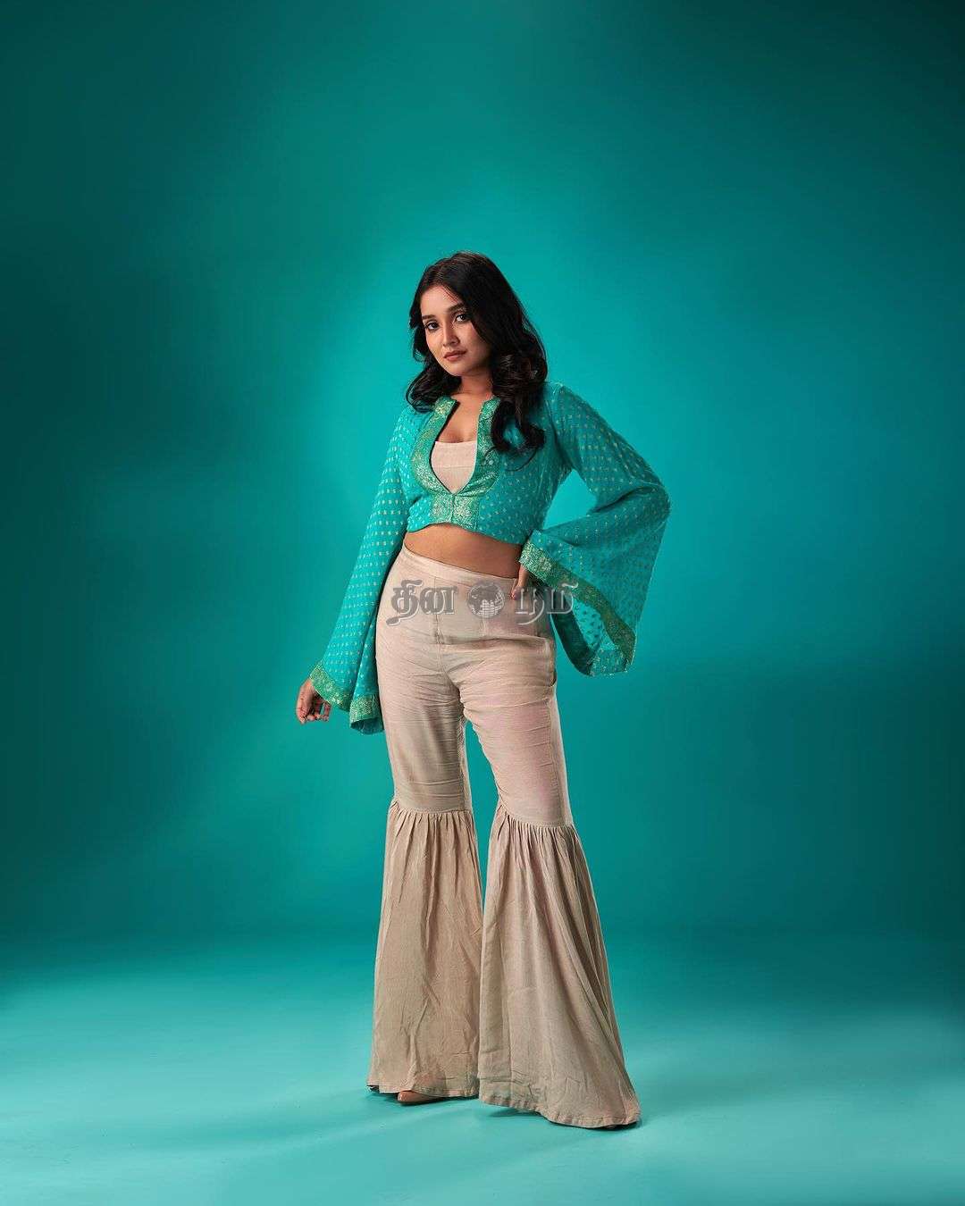Anikha surendran-3