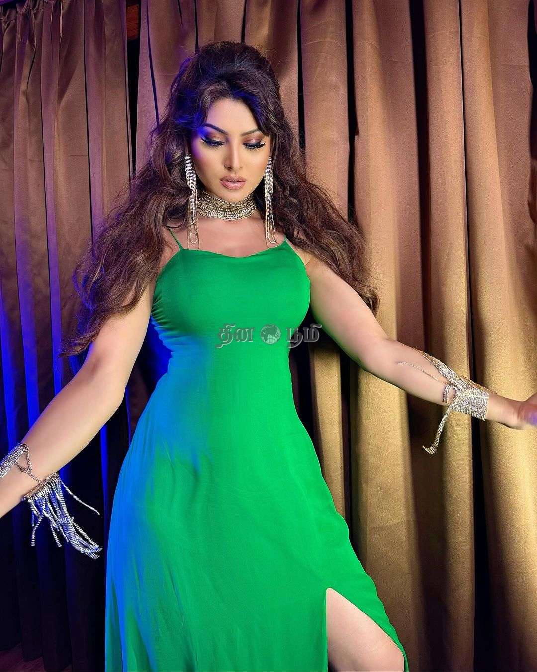 Urvashi Rautela (2)