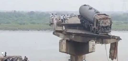 Gujarat-Bridge-2025-07-10
