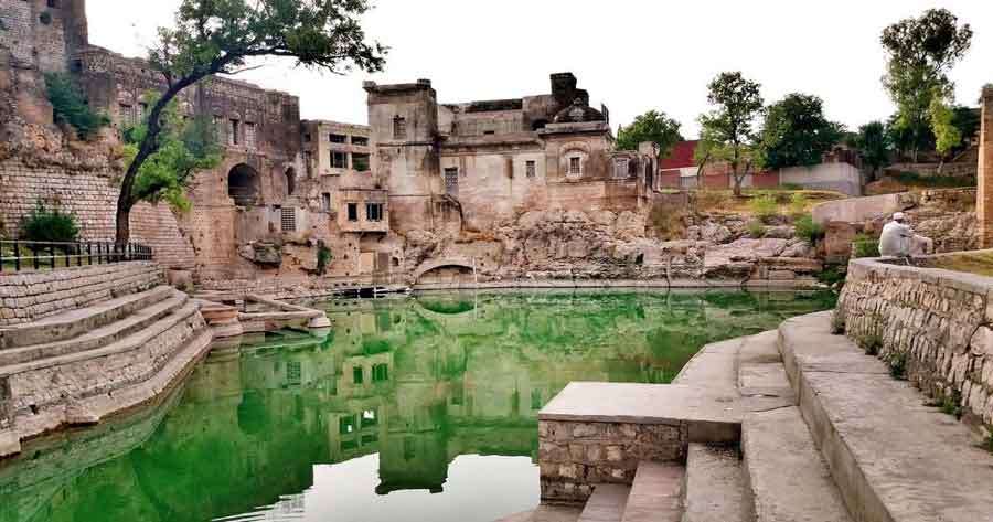 Katas-raj-temple-pakistan-2022-12-20