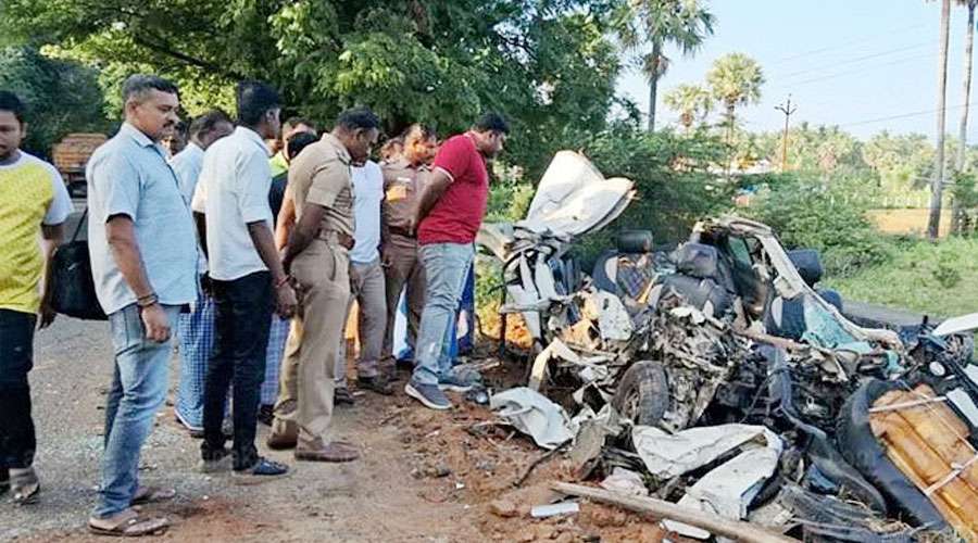Tenkasi-car-lorry-accident