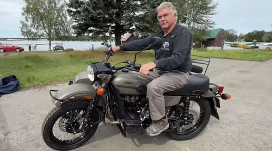 Putin-gifts--bike-2025-08-2