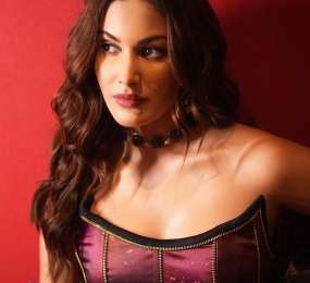 Amyra Dastur-3
